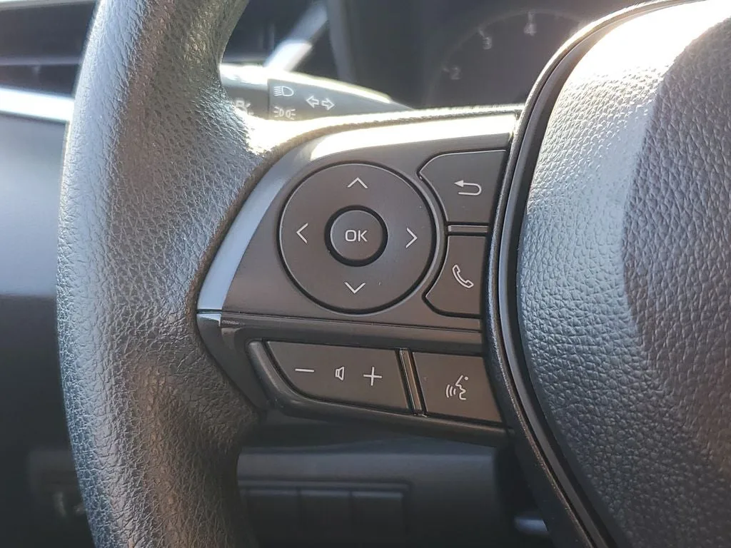 2025 Toyota Corolla LE photo 22