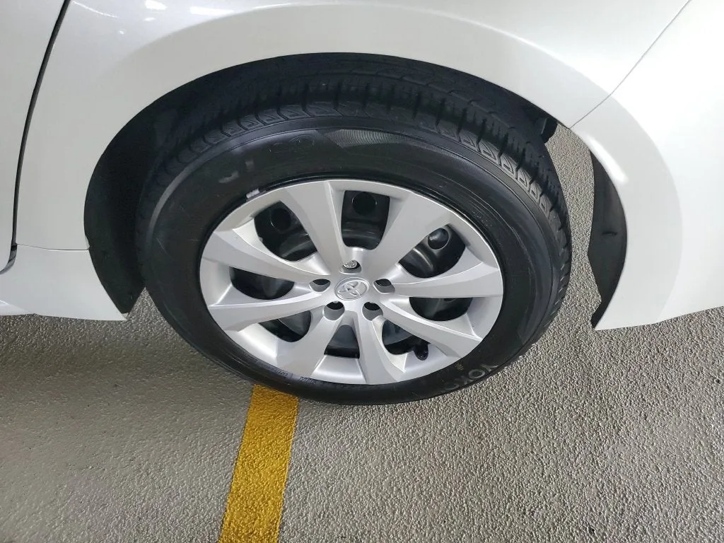 2024 Toyota Corolla Hybrid LE photo 7