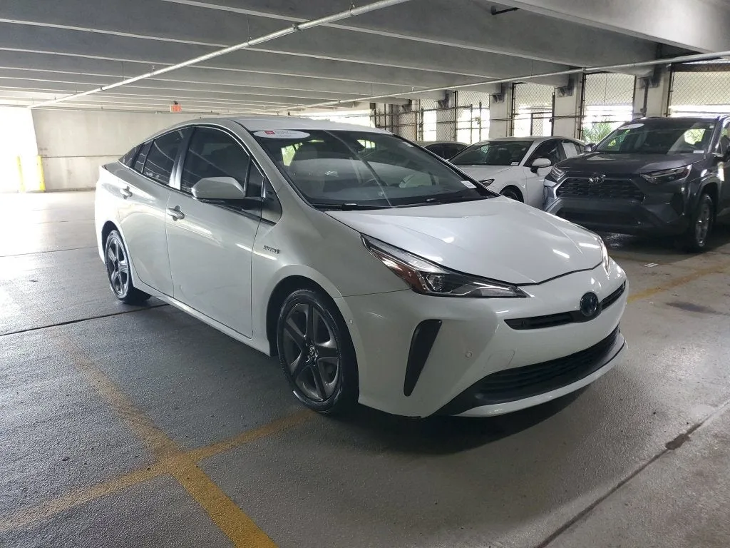2021 Toyota Prius Limited photo 3