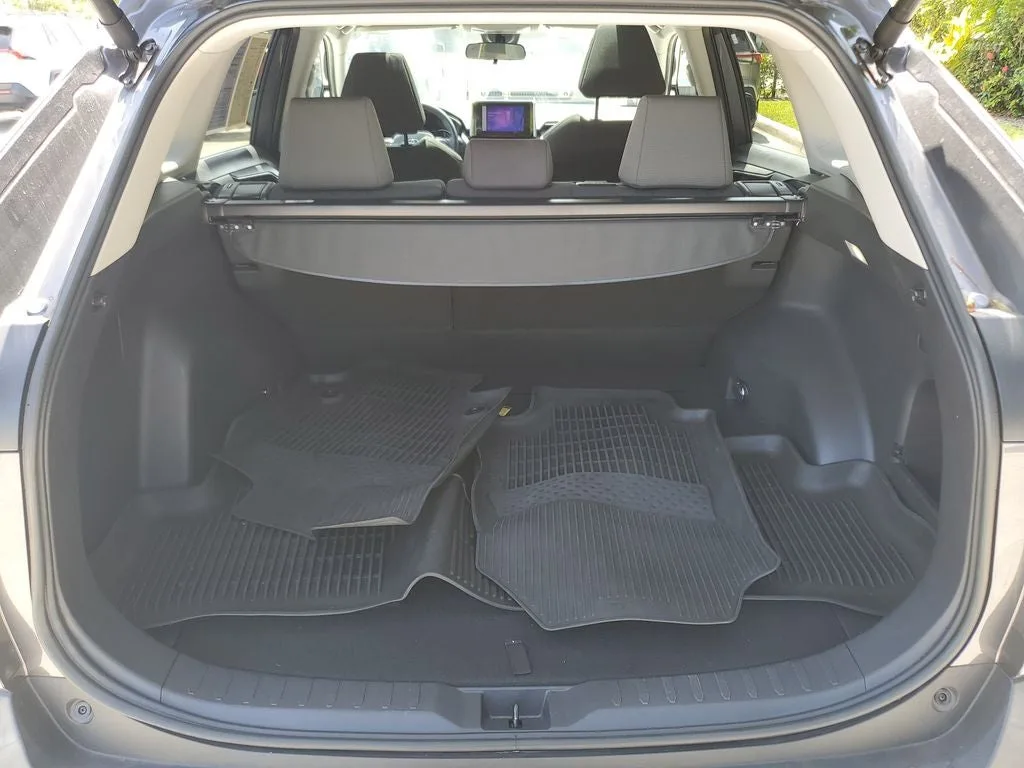 2024 Toyota RAV4 XLE photo 10