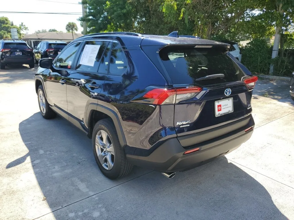 2024 Toyota RAV4 Hybrid XLE photo 6