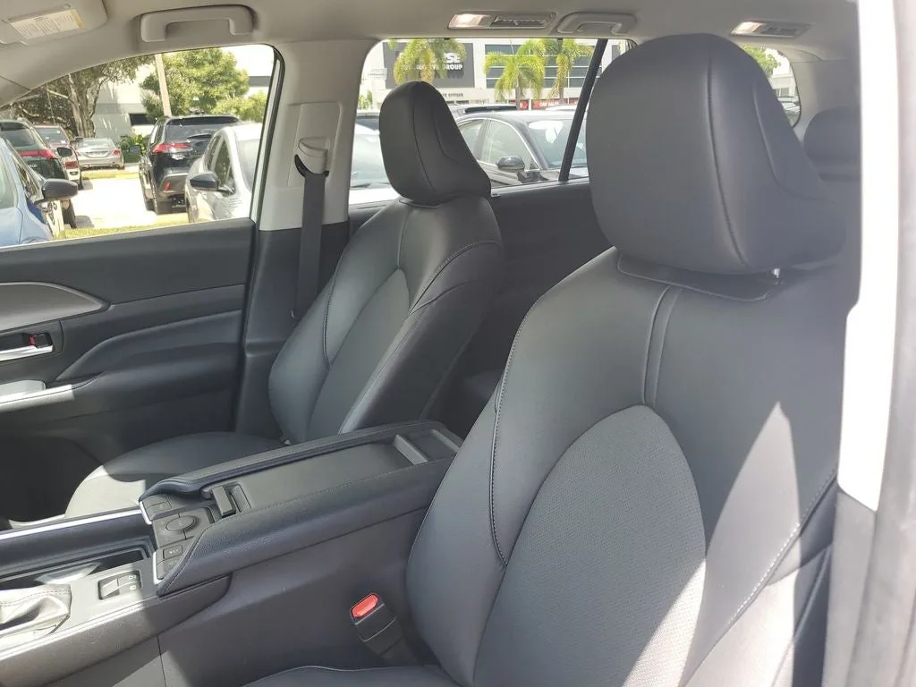 2024 Toyota Grand Highlander XLE photo 20