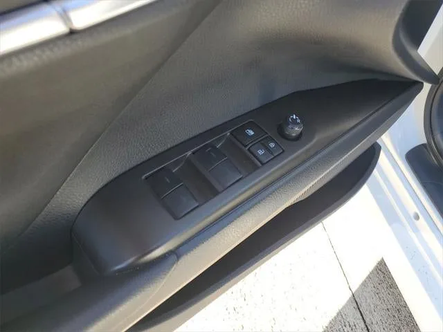 2023 Toyota Camry LE photo 19