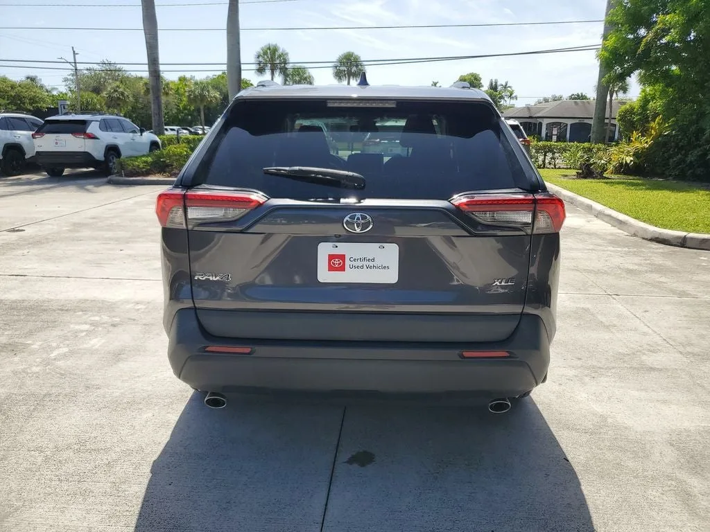 2024 Toyota RAV4 XLE photo 5