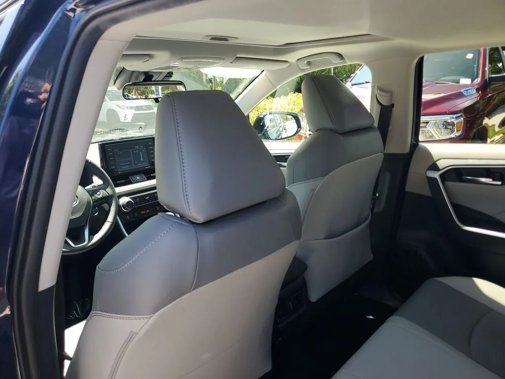 2021 Toyota RAV4 Hybrid XLE Premium photo 14