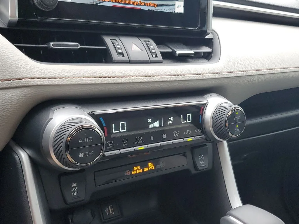 2024 Toyota RAV4 XLE Premium photo 30