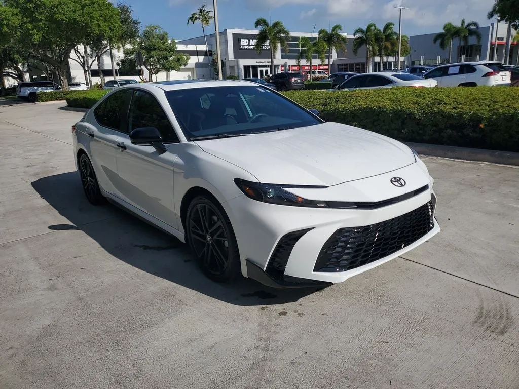 2026 Toyota Camry SE Nightshade photo 3