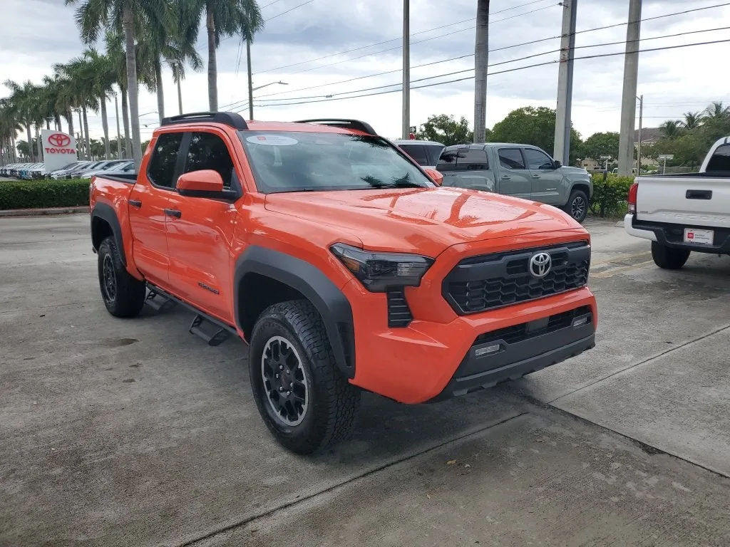 2024 Toyota Tacoma TRD Off-Road photo 3