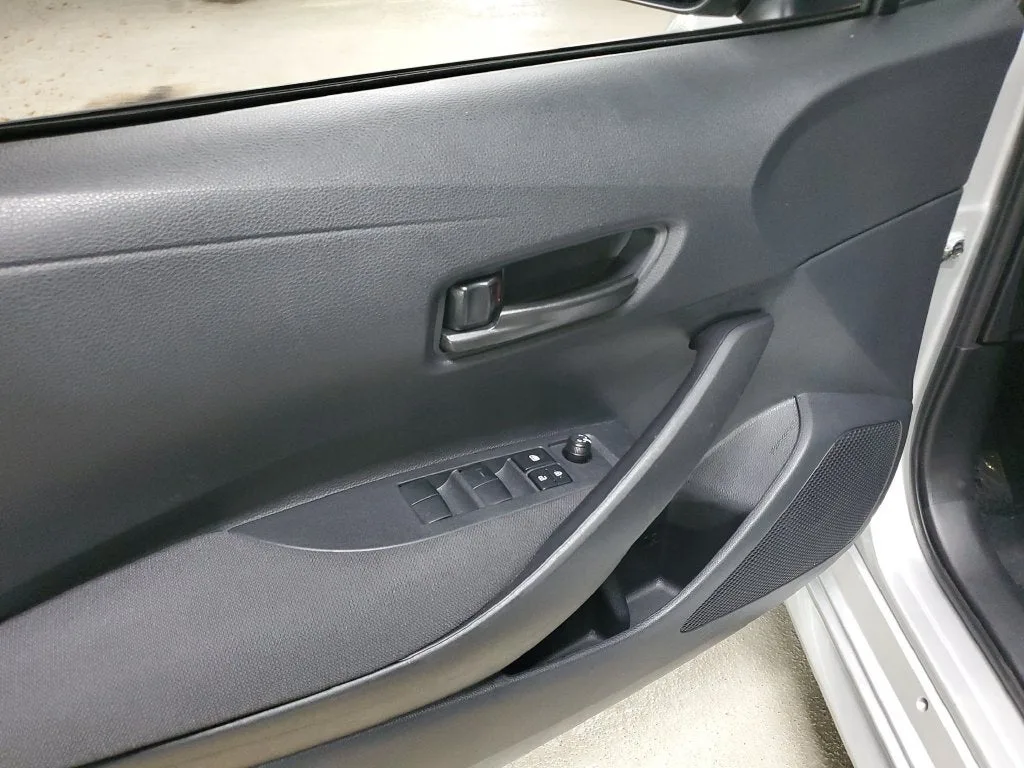 2025 Toyota Corolla LE photo 18