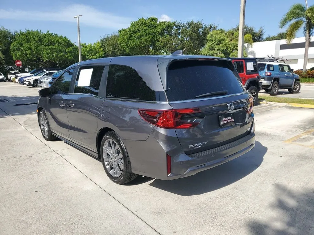2025 Honda Odyssey Touring photo 6