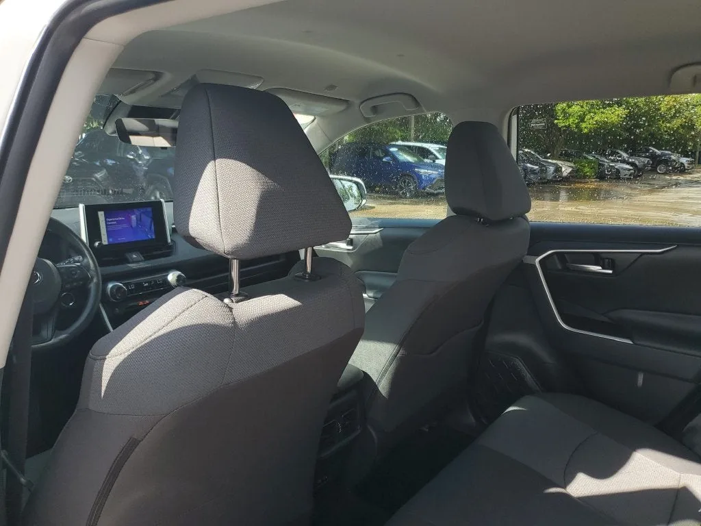 2025 Toyota RAV4 XLE photo 13