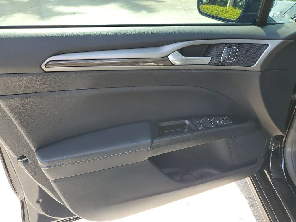 2017 Ford Fusion SE photo 19
