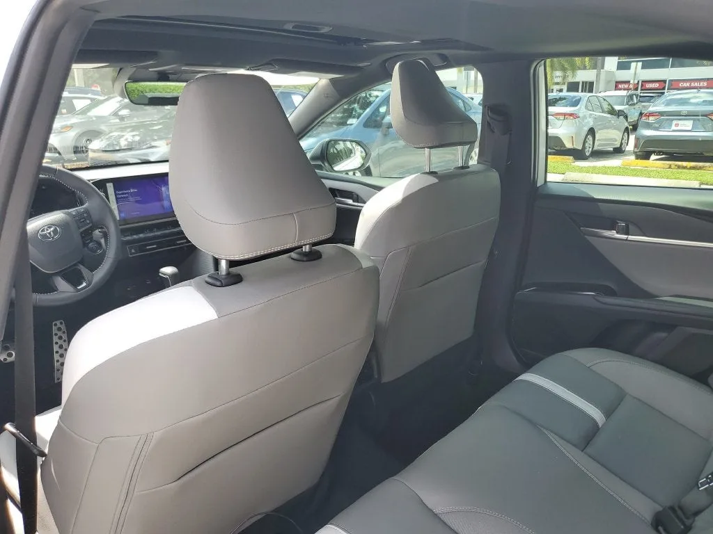 2025 Toyota Camry SE photo 12