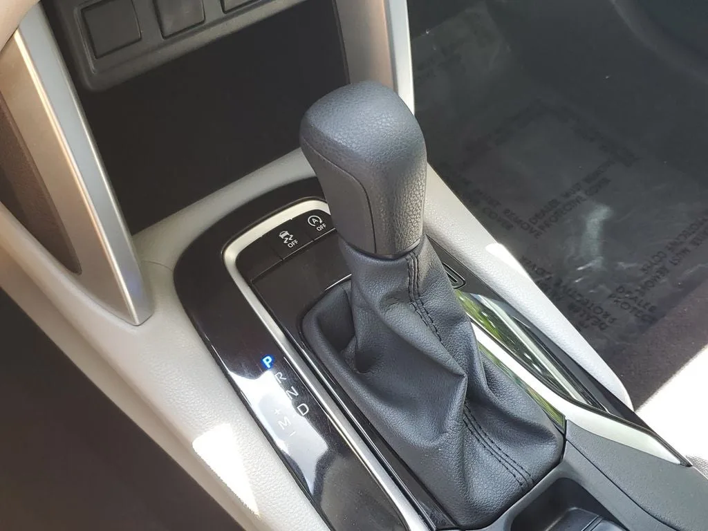 2024 Toyota Corolla Cross L photo 28