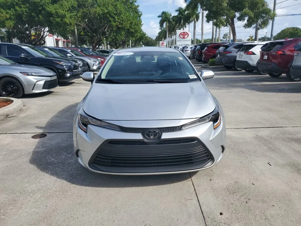 2025 Toyota Corolla LE photo 2