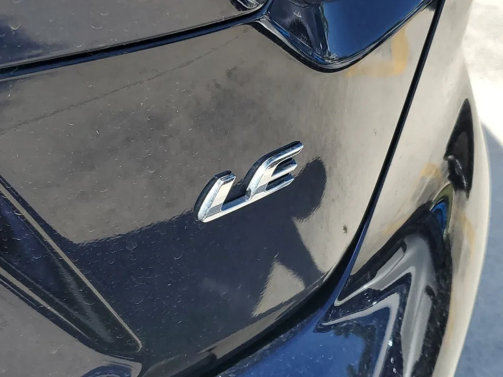 2025 Toyota Corolla LE photo 9