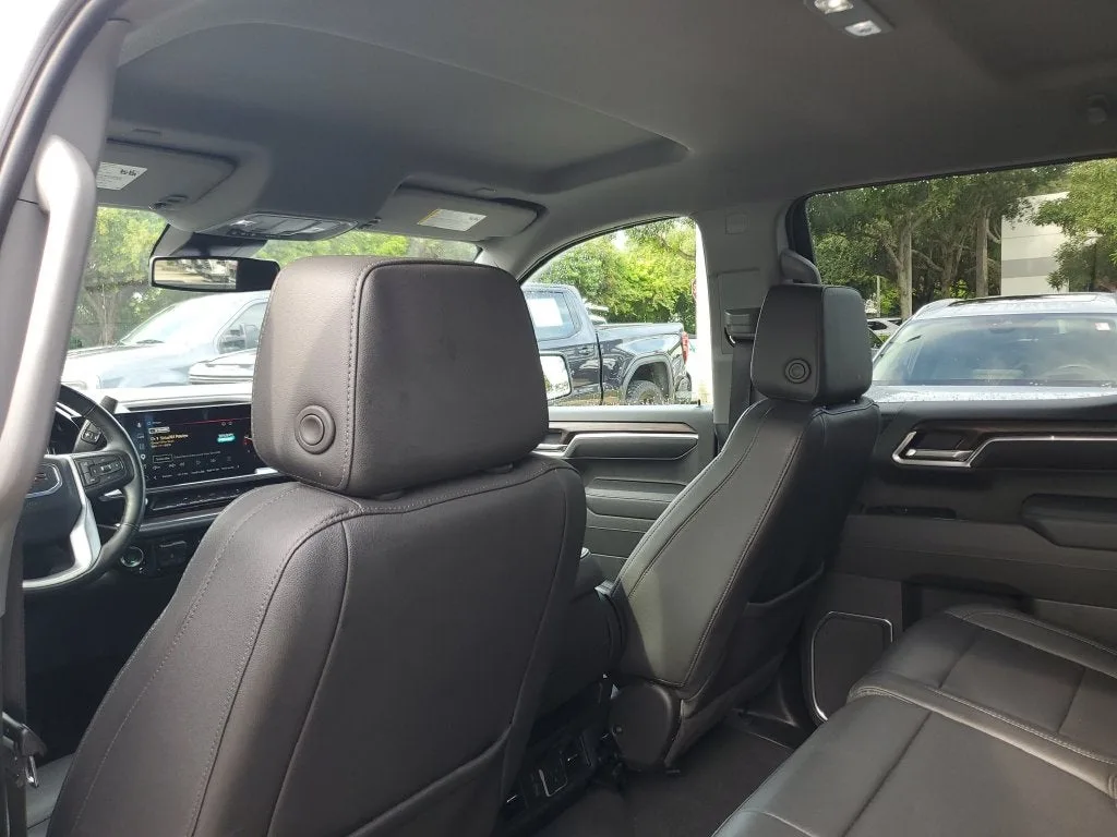 2025 GMC Sierra 1500 SLT photo 14