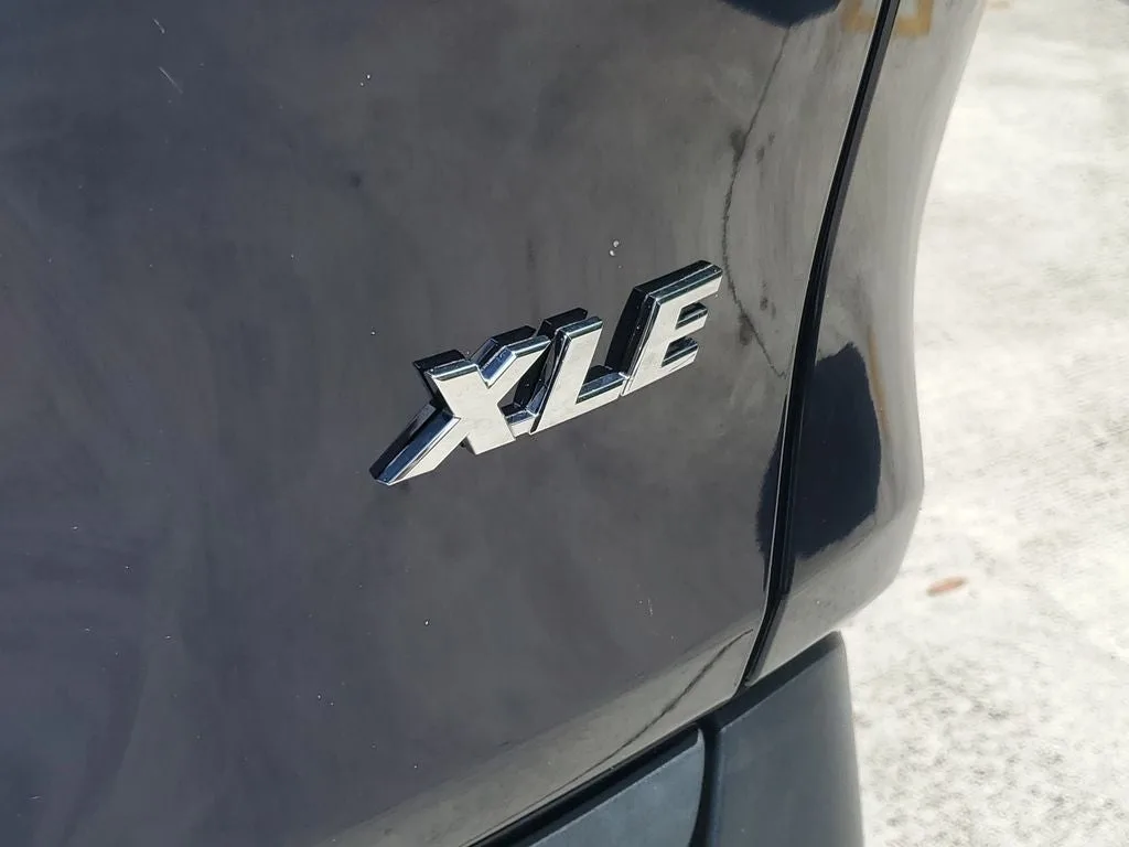 2024 Toyota RAV4 XLE photo 9