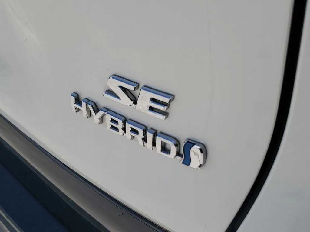2022 Toyota RAV4 Hybrid SE photo 8