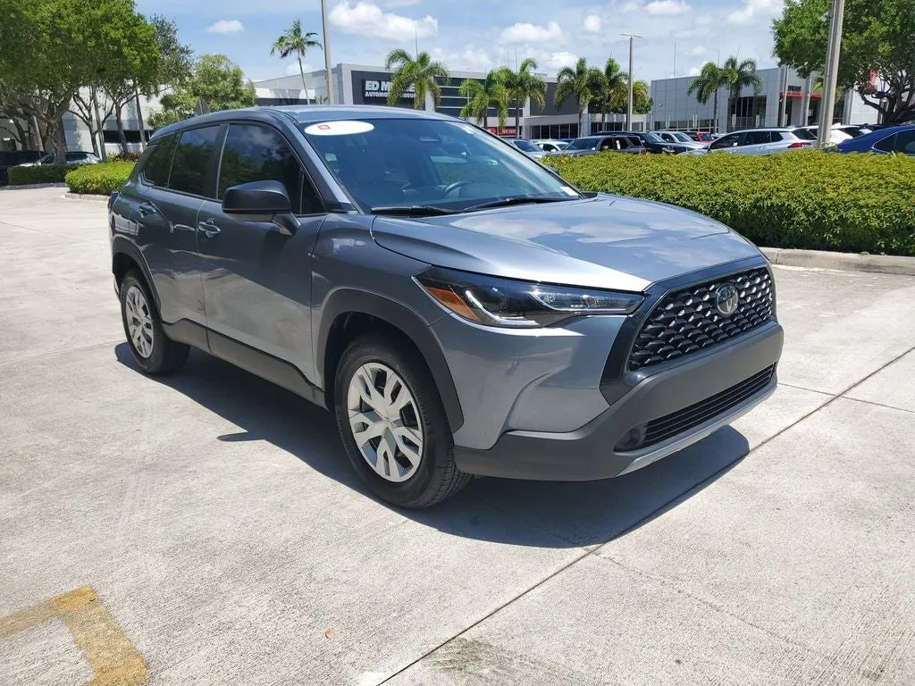 2024 Toyota Corolla Cross L photo 3