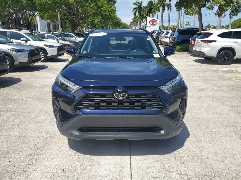 2024 Toyota RAV4 XLE photo 2