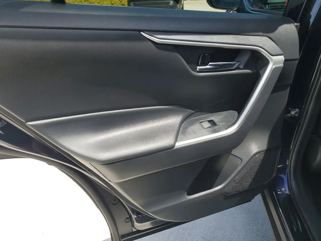 2024 Toyota RAV4 XLE photo 12
