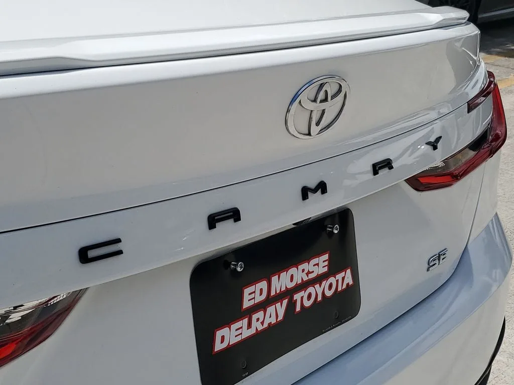 2025 Toyota Camry SE photo 9