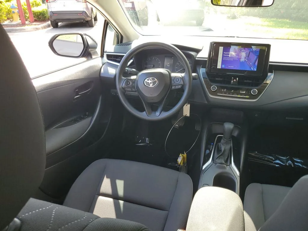 2025 Toyota Corolla LE photo 13