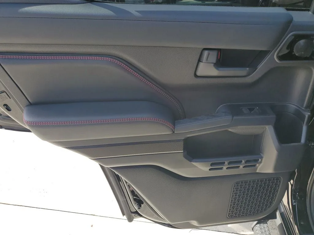 2025 Toyota 4Runner i-FORCE MAX Hybrid TRD Pro photo 11