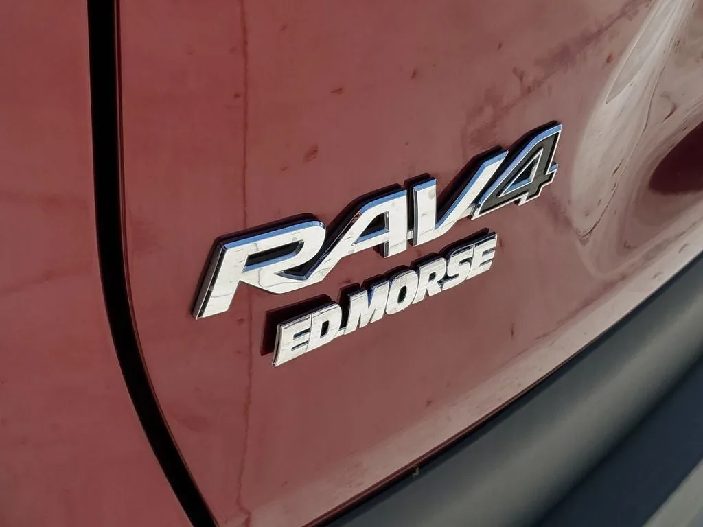 2024 Toyota RAV4 LE photo 8