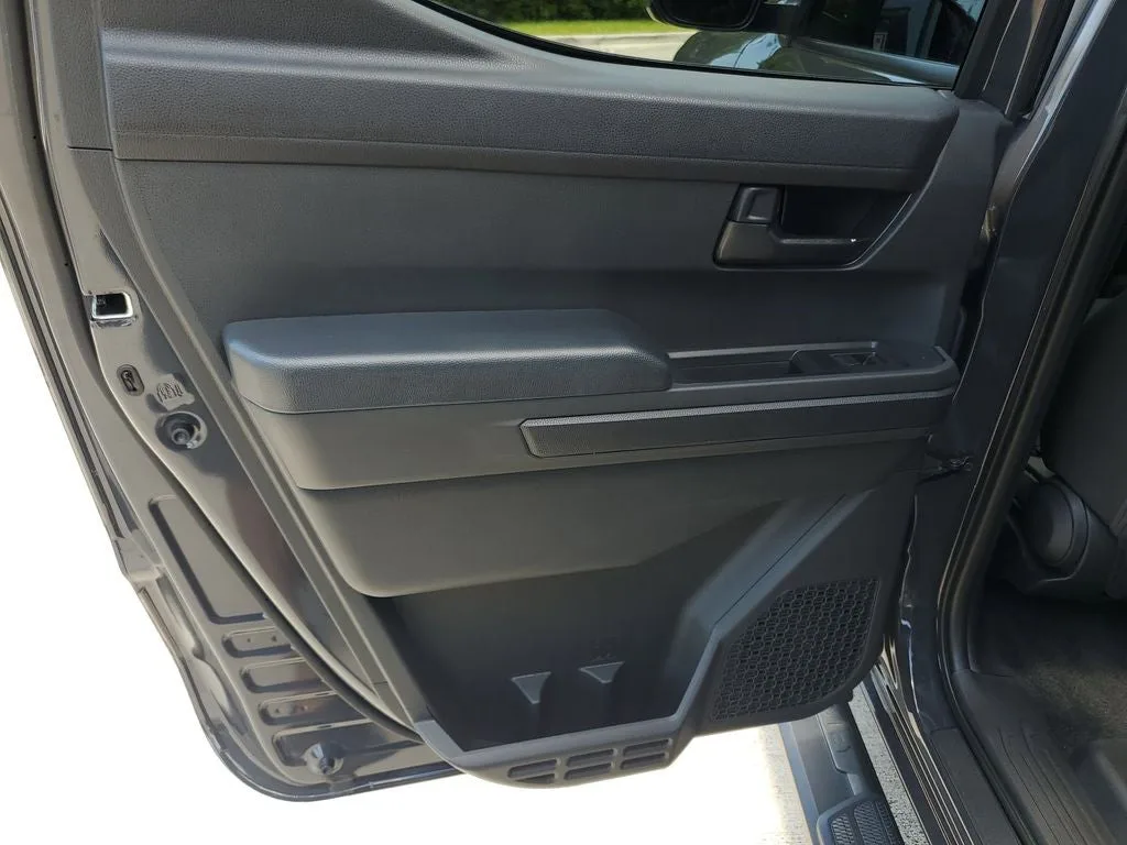 2025 Toyota Tacoma SR5 photo 11