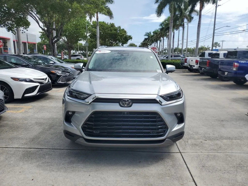 2024 Toyota Grand Highlander Platinum photo 2