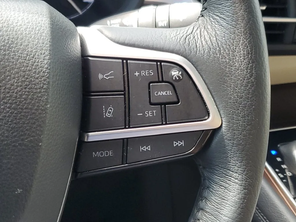 2024 Toyota Sienna XLE 8 Passenger photo 26