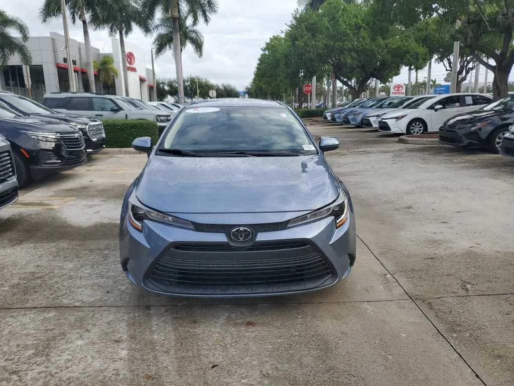 2025 Toyota Corolla LE photo 2