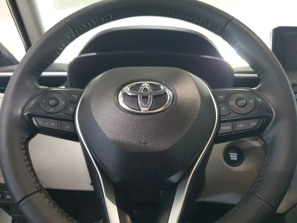 2024 Toyota Corolla Cross LE photo 22