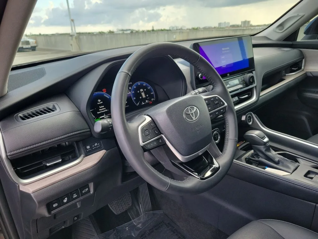2025 Toyota Grand Highlander Hybrid Limited photo 21