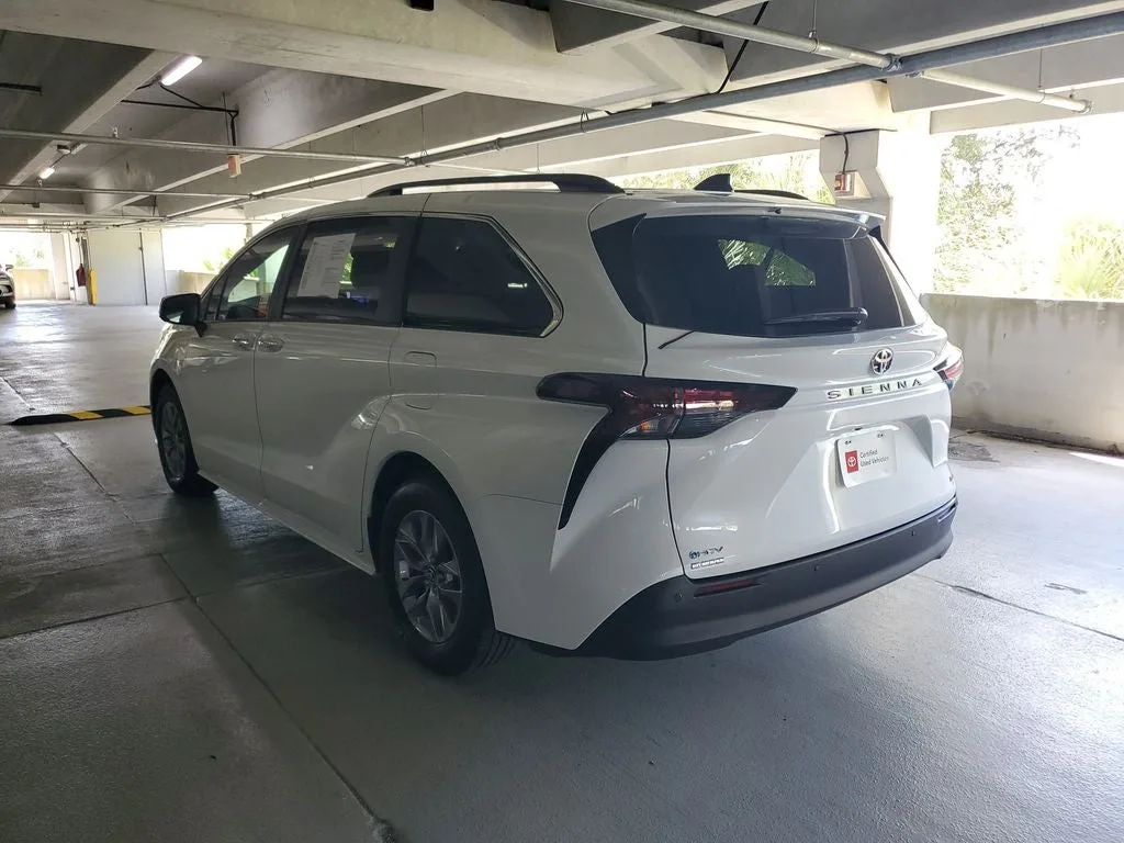 2026 Toyota Sienna XLE 7 Passenger photo 6