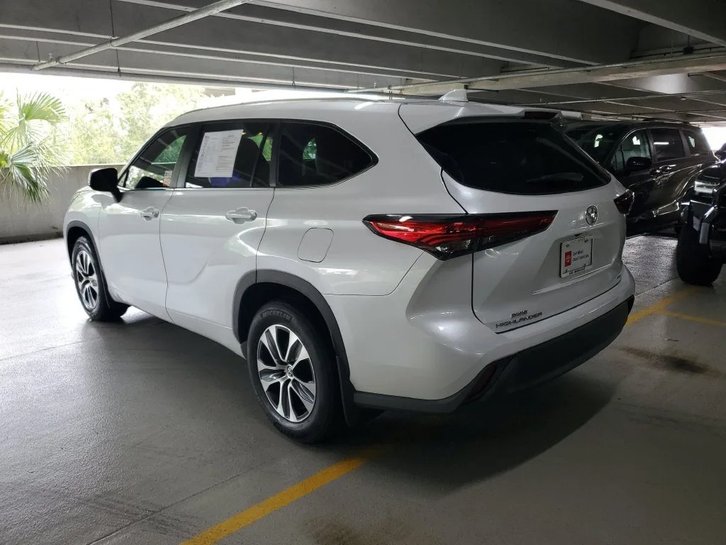 2023 Toyota Highlander XLE photo 6