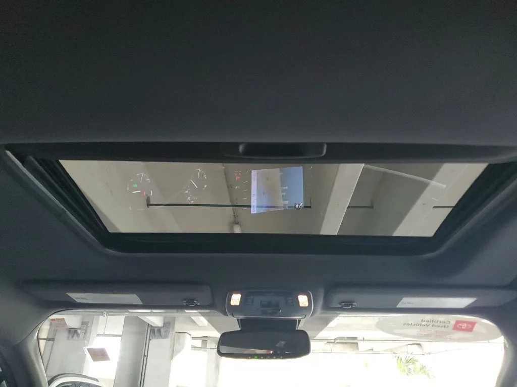 2021 Toyota Sienna XSE 7 Passenger photo 13