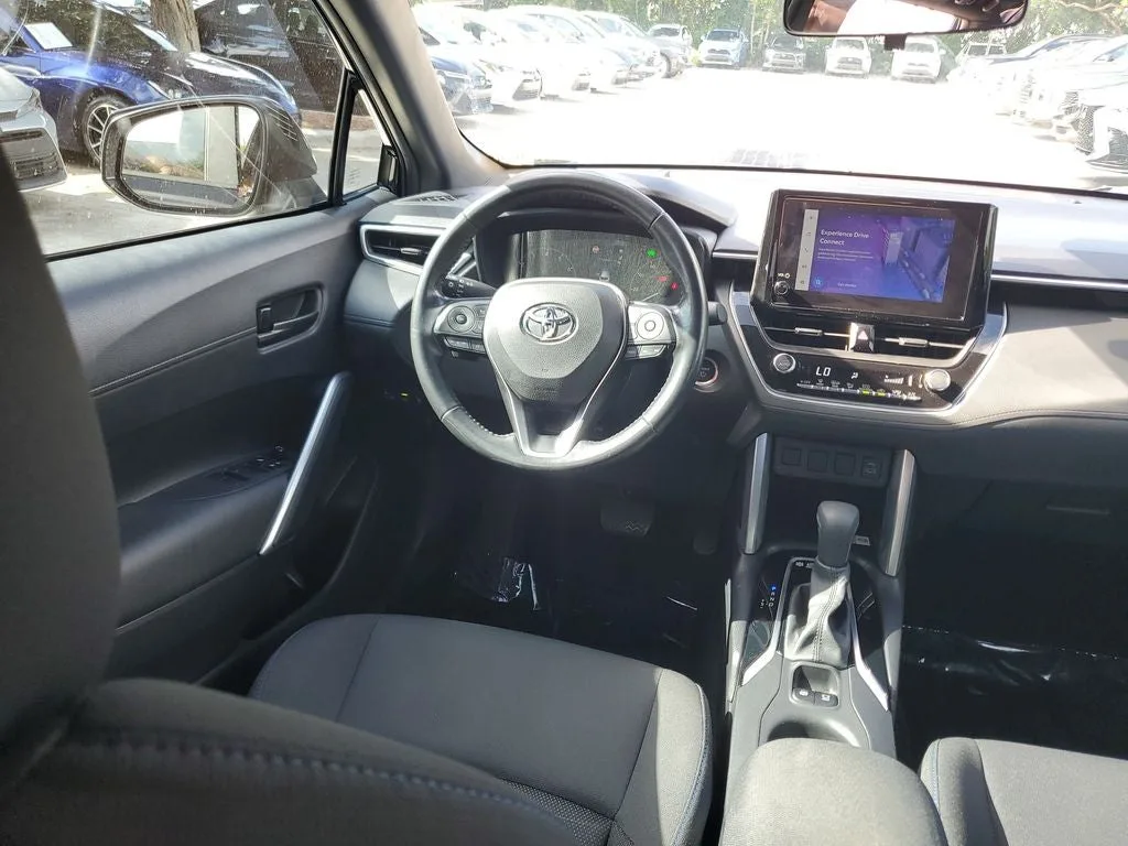 2023 Toyota Corolla Cross Hybrid SE photo 13