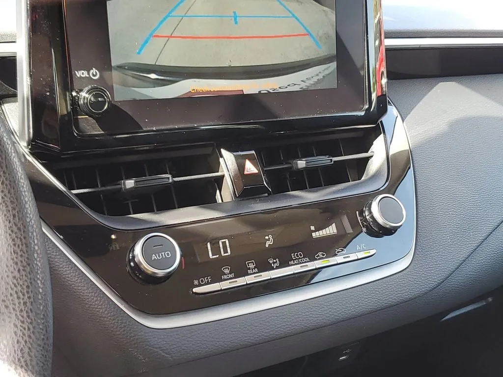 2023 Toyota Corolla LE photo 28