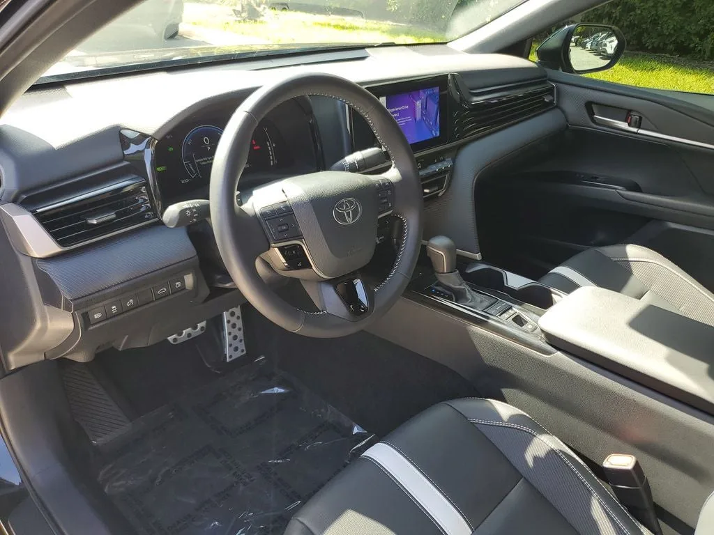 2025 Toyota Camry SE photo 19