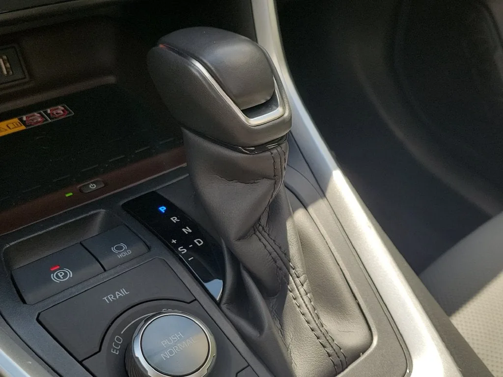 2023 Toyota RAV4 Hybrid Limited photo 34