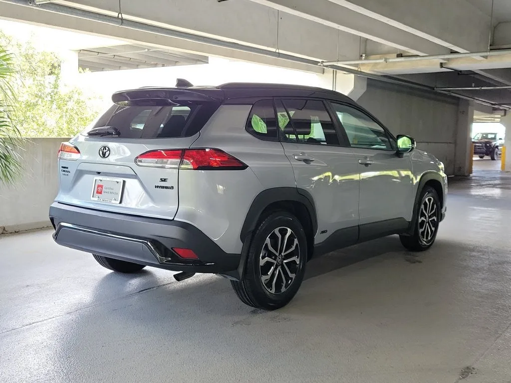 2024 Toyota Corolla Cross Hybrid SE photo 4