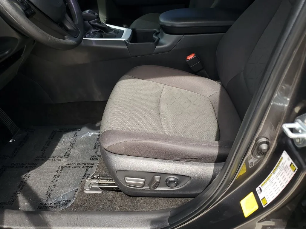 2024 Toyota RAV4 XLE photo 20