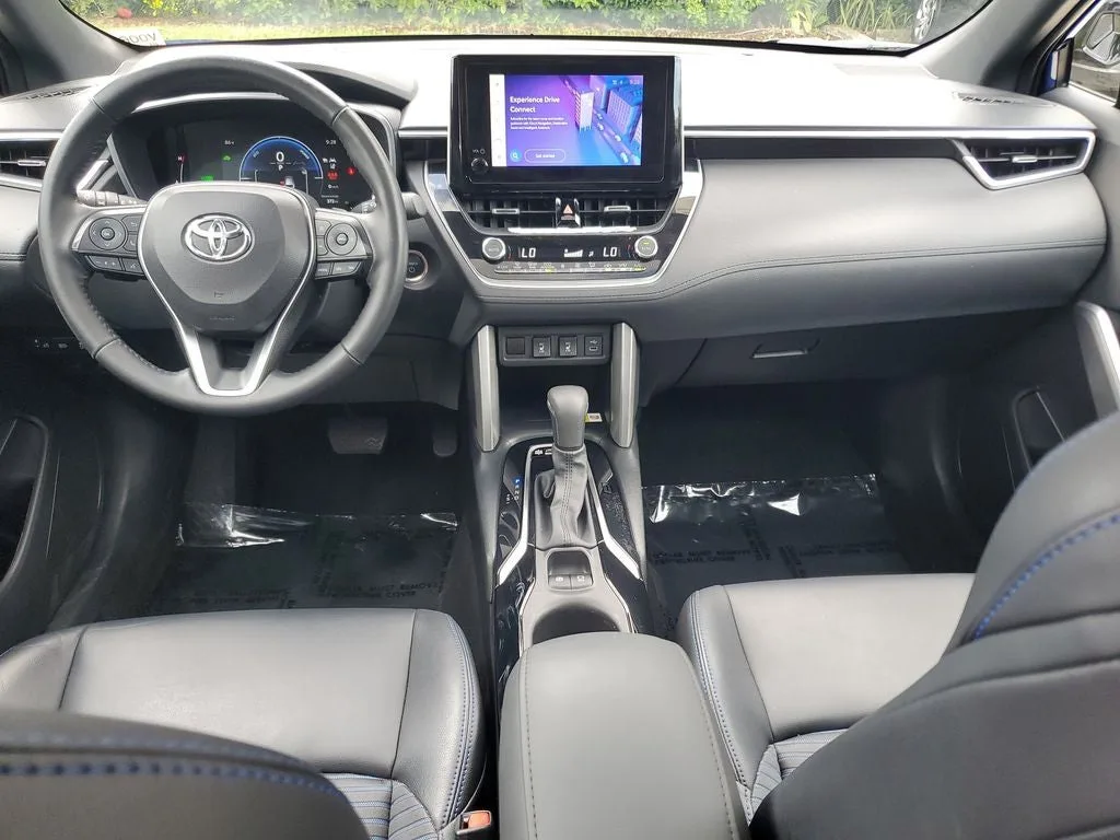 2023 Toyota Corolla Cross Hybrid XSE photo 17