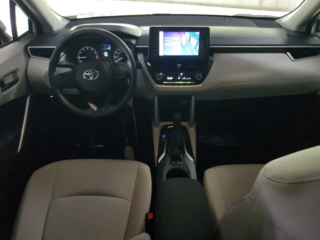 2025 Toyota Corolla Cross L photo 14
