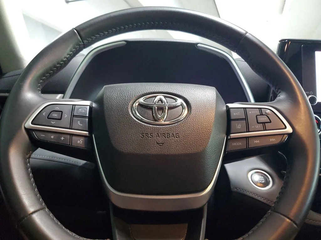 2024 Toyota Highlander XLE photo 24