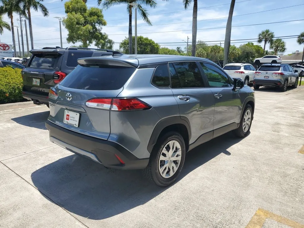 2024 Toyota Corolla Cross L photo 4