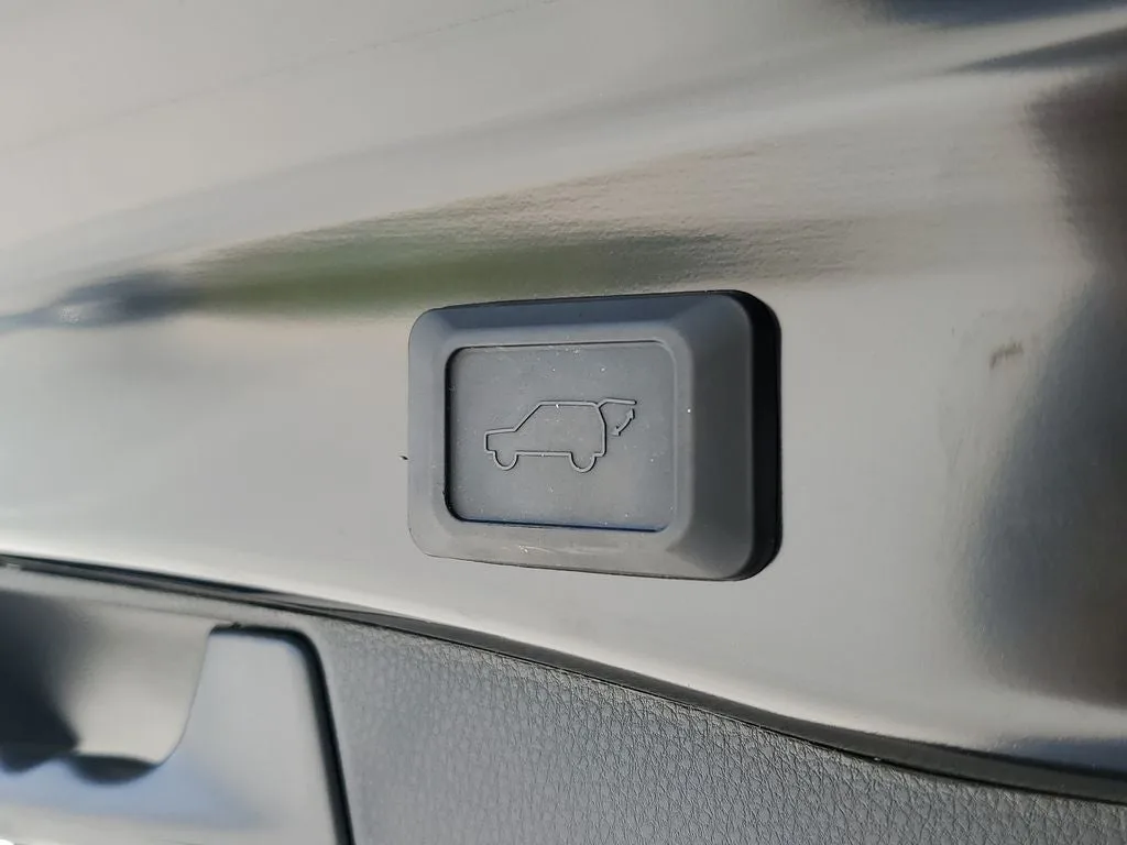 2025 Toyota RAV4 XLE Premium photo 10